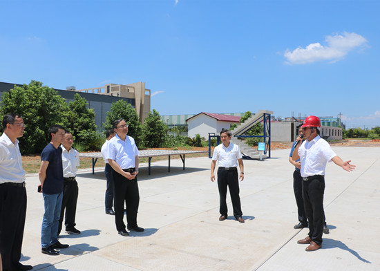 省人大常委會(huì )副主任龔建華一行蒞臨集團裝配式產(chǎn)業(yè)園調研“降成本、優(yōu)環(huán)境”